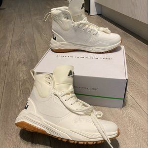 NWT APL Techloom Defender